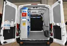 01_Ford Transit per finiture edilizie interne allestito da Syncro System su una sola parete