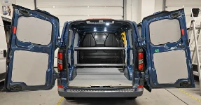01_Volkswagen Transporter per trasporto motori elettrici e componentistica