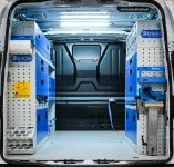 01_VW Transporter L1H1 allestito da Syncro per manutenzione laboratori cosmetici