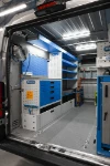 02_Area officina su Ducato con banco di lavoro, prese e telaio portautensili 