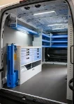 02_Banco di lavoro e portamorsa basculante su officina mobile a bordo di Renault Master