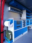 02_Crafter allestito con cassetti, banco di lavoro e fermavaligie
