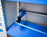 02_Dettaglio del doppio sistema di ancoraggio con navetta ad alta tenuta con fermo a leva e  cinghia 