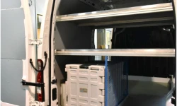 02_Dettaglio grata per contenitore termico su furgone