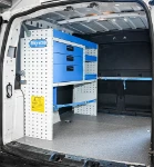 02_Parete sinistra Caddy con cassetti, ripiani, fermavaligie universale 