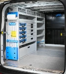 02_Parete sinistra con modulo di arredo in alluminio su Maxus Deliver7