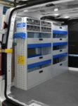 02_Parete sinistra di Custom con scaffali dotati di antina ribaltabile e cassettini trasparenti