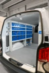 02_Parete sinistra Transporter L2 H2 con cassettiere Multibox trasparenti 