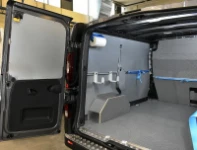 02_Vivaro con sistemi di bloccaggio per merci e materiali 