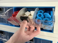 03_Cassetto trasparente per furgoni con pulsante di apertura