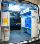 03_Parete destra di Transporter con ripiani aperti e chiusi e Multibox con cassetti trasparenti 