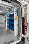 03_Parete destra Maxus Deliver9 con ripiani di scaffalatura Syncro 