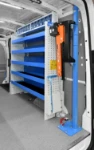 03_Parete destra Maxus eDELIVER9 con gru per furgoni e pensile trasparente