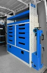03_Power station Ecoflow e compressore oilless sulla parete sinistra di Daily 