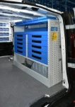 03_Ripiano con contenitori in plastica asportabili su NV300 Nissan per caldaista