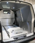 03_Tasca metallica portaoggetti su VW Transporter per onoranze funebri 