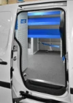 04_Fermavaligie con cinghia di bloccaggio su NV250 arredato da Syncro