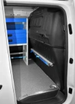 04_Sistema Syncro fermavaligette con barra e cinghia per furgone su Proace City 