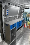 05_Dettaglio banco di lavoro su Daily con multipresa e luce LED 