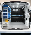 21_Volkswagen Transporter attrezzato da Syncro su una parete per impresa edile