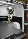 33_Parete sgombra di NV300 con rivestimento in legno per il pavimento