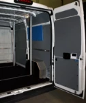 Accessori Syncro su furgone arredato per serramentisti