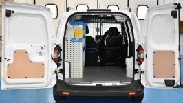Rivestimento interno con pianale e pannellatura per NV250