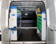 Rivestimento interno con pianale e pannellatura per NV250