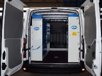 Allestimento furgone per arredi commerciali 