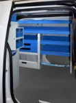 Allestimento interno Jumpy per elettricista visto dalla porta laterale