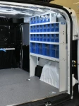Modulo scaffalato Syncro Ultra nel NV250 con pannello portautensili e cassetti