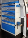 Modulo scaffalato Syncro Ultra nel NV250 con pannello portautensili e cassetti