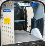Lato destro con pannellatura e sella portacavi su Ford Courier