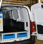 Rivestimento lato sinistro del Dacia Dokker con copriruota in alluminio mandorlato