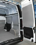 Modulo destro dell'allestimento Syncro Ultra nel NV250, con pannello portautensili e cassettiera