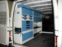 Modulo sinistro dell'allestimento Syncro Ultra nel NV250, con pannello portautensili e portarotoli