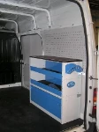 Modulo scaffalato Syncro Ultra nel NV250 con pannello portautensili e cassetti