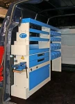 Modulo sinistro dell'allestimento Syncro Ultra nel NV250, con pannello portautensili e portarotoli