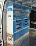 Modulo sinistro dell'allestimento Syncro Ultra nel NV250, con pannello portautensili e portarotoli