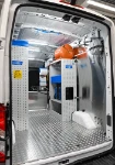 Allestimento con scaffale, power station e compressore su Transit