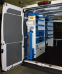 Attrezzatura per furgone in uso a tecnico impianti solari termici