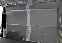 Berlingo Citroen con rivestimento interno in legno e lamiera