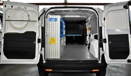 Vista d'insieme dell'allestimento Syncro Ultra nel vano di carico del NV250