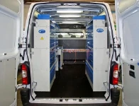 Allestimento officina mobile sul NV250 con morsa, portarotolo e tanica