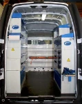 Allestimento officina mobile sul NV250 con morsa, portarotolo e tanica