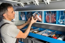 Cassettiere trasparenti per attrezzare il furgone