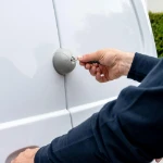 Dettaglio del cilindro antitrapano di una serratura di sicurezza per furgoni