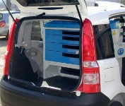 Modulo sinistro dell'allestimento Syncro Ultra nel NV250, con pannello portautensili e portarotoli
