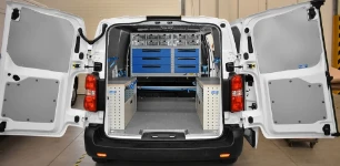 FOTO ARREDAMENTI VEICOLI COMMERCIALI SU FIAT SCUDO 2022 L2 H1 11a