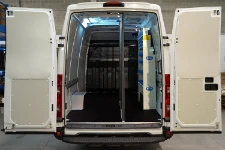 FOTO ARREDAMENTI VEICOLI COMMERCIALI SU IVECO DAILY 2000 L2 H2 07a